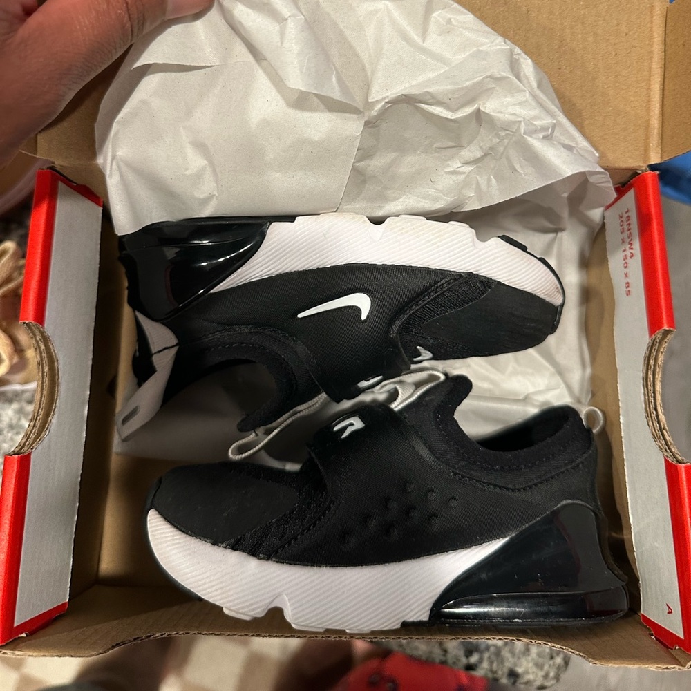 Nike air max 270 only worn twice in box size 9 black and white